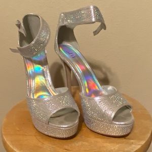 Women’s high heels size 9